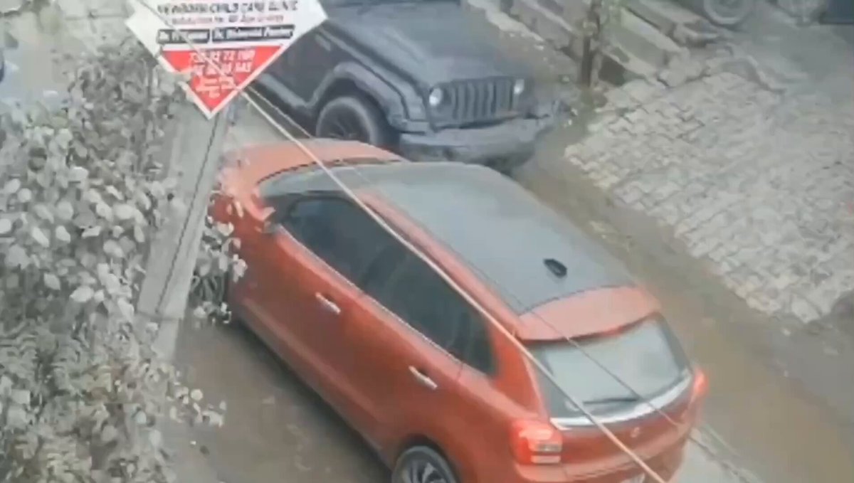Ghaziabad: In Raj Nagar Extension, a Thar rider fired a shot at a Baleno car in broad daylight. The car occupant showed presence of mind and sped away to save his life; the Baleno car was hit by 3 bullets in the firing.