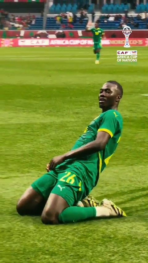 That’s what a two-goal moment calls for. A knee slide. 🛝🇸🇳 #TotalEnergiesAFCON2025 | #WeCelebrateDifferent