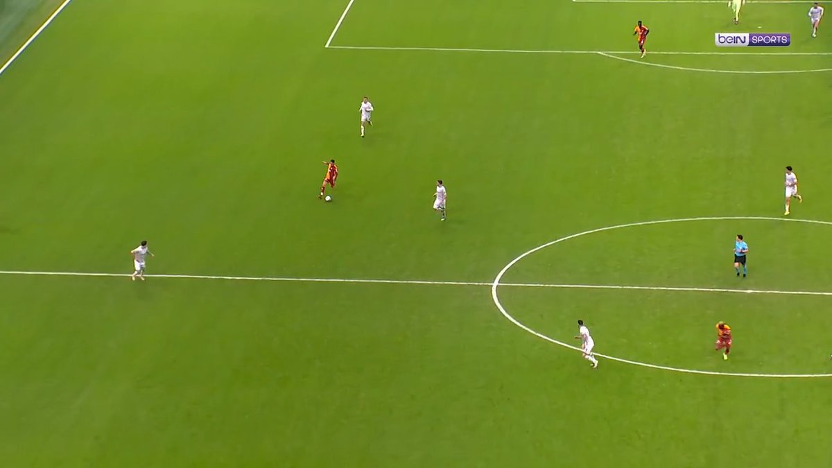 Önce defanstan resmen golü çıkarıyor ardından enfes bir pasla Osimhen'i kaleciyle baş başa bırakıyor eğer gol olsa yılın asisti olabilirdi. Yunus Akgün bu takımın olmazsa olmazı🧿