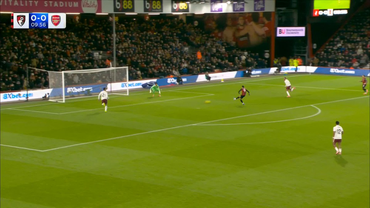 A GIFT from Gabriel and Evanilson gives Bournemouth the lead! 🎁