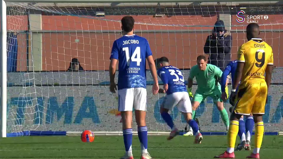 Bundan önceki 6 penaltıyı kaçıran Como, bugün laneti kırdı. Como, Serie A’da penaltıdan en son gol attığında: - Serie A, 18 takımlıydı, - Schumacher, F1’i domine ediyordu, - Yüzüklerin Efendisi-İki Kule’nin fragmanı yeni yayınlanmıştı