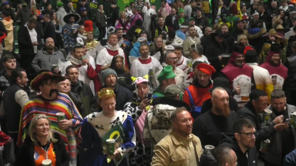 Absolute scenes on The Darts Show Live as Angry Ginge and James Robinson win the Bullseye Challenge!