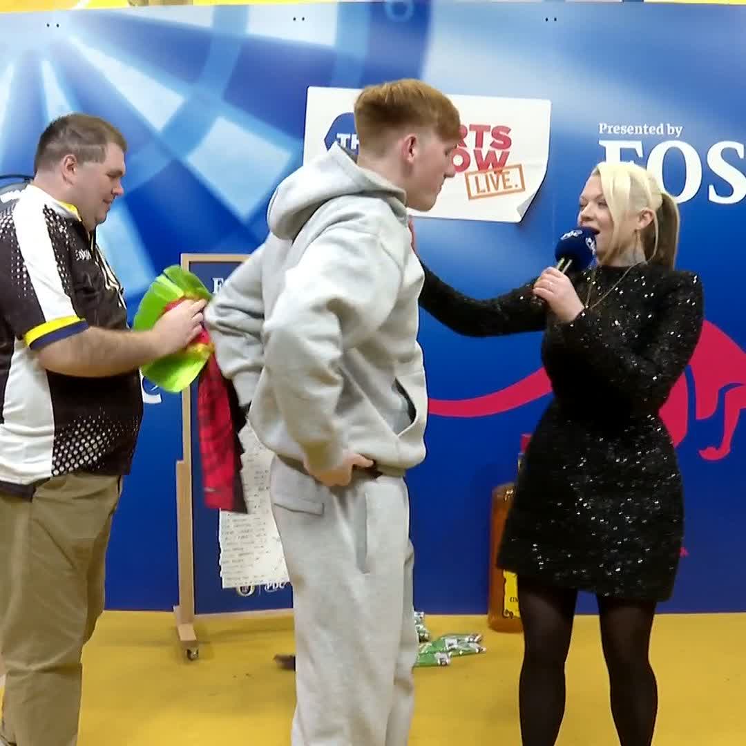 "He's downstairs eating a Margherita Pizza" 🍕 Angry Ginge reveals that Luke Littler is taking a relaxed approach ahead of the final this evening...