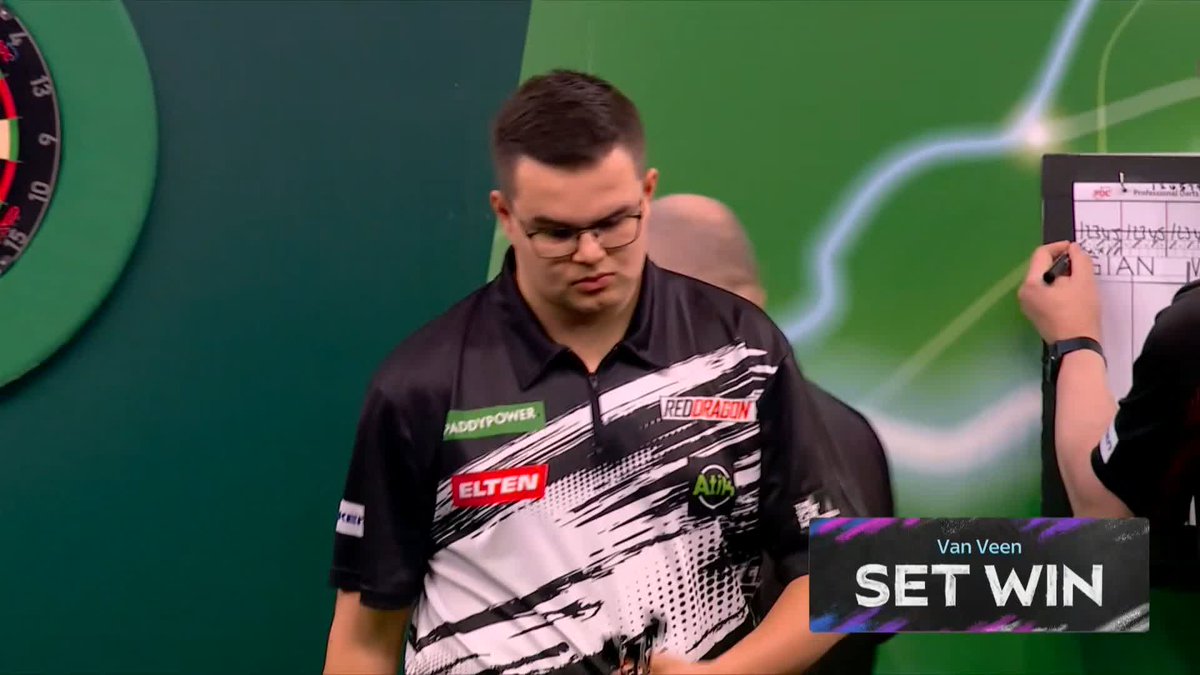 VAN VEEN WINS SET ONE! Edgy arrows at Alexandra Palace! Luke Littler spurns THREE darts to snatch the opening set, and Gian van Veen eventually capitalises to draw first blood in the final! 📺 #WCDarts | Final