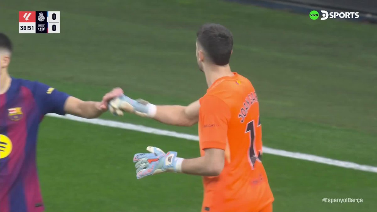 "Joan García" Porque atajó esta pelota con su tremenda polla para salvar al Barcelona en el partido ante el Espanyol por LaLiga. Qué pedazo de atajada que hizo el hijo de re mil puta.