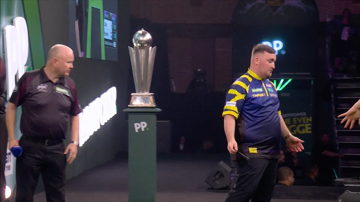 It's all happening at Ally Pally! ๐ณ The dart board has been changed ๐ฏ