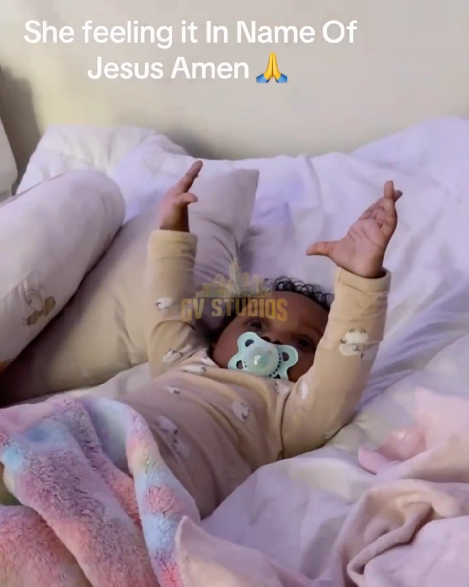 So precious 🥹🙏 A baby lifting her hands in praise during worship music.