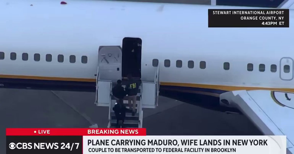❗️Law enforcement officers boarded the plane carrying Maduro to New York.