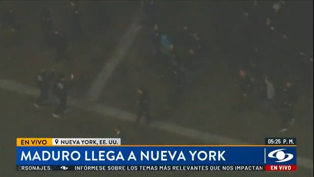 🇻🇪🇺🇸 | URGENTE - MADURO CAPTURADO: Primeras imágenes de Nicolás Maduro al descender del avión que lo llevó esposado a Estados Unidos.