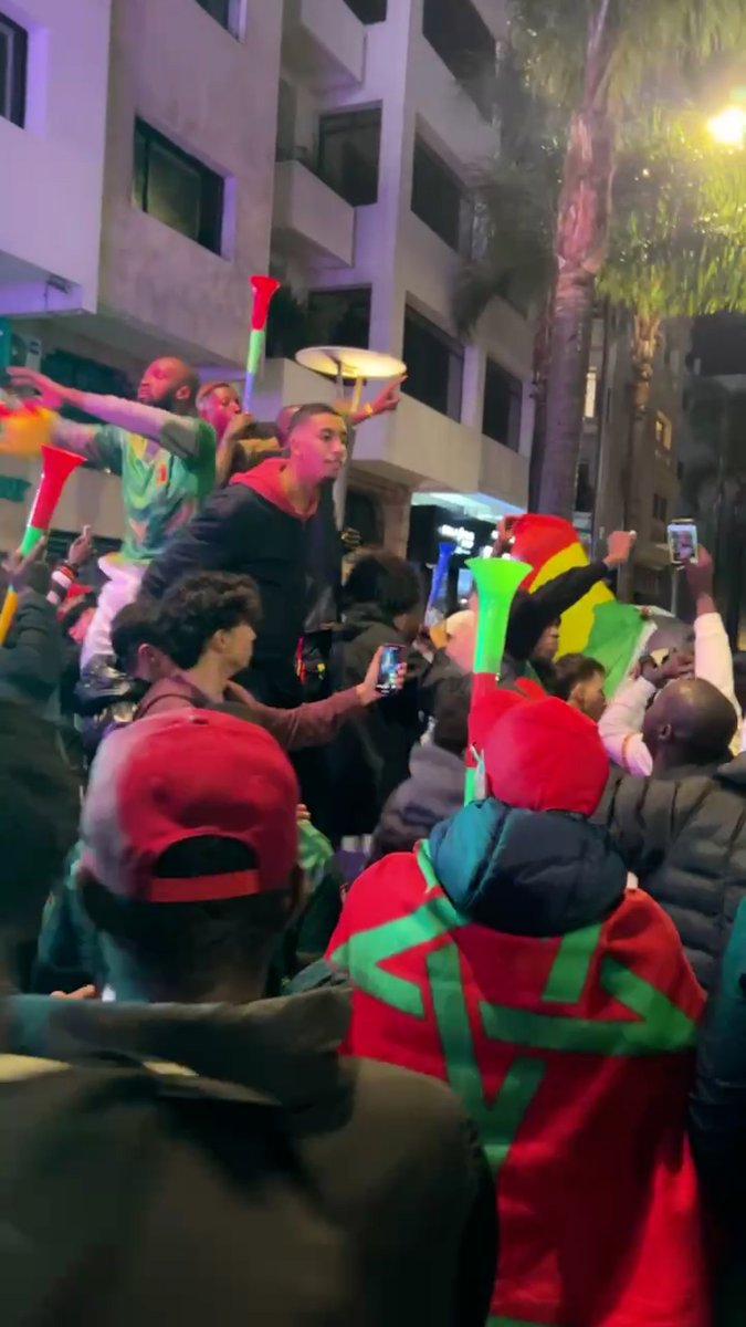 🇲🇱🇲🇦 Les supporters maliens et marocains mettent l’ambiance après la victoire du Mali face à la Tunisie 🇹🇳