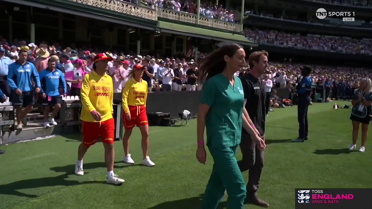 Moving tributes are paid to Bondi first responders and community heroes ahead of the fifth and final Ashes Test in Sydney ❤️