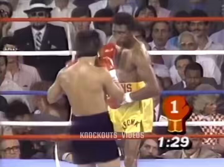 What was your all-time favorite Knockout?? Here is Tommy The Hitman Hearns Icing Roberto Duran… 🧊🥶