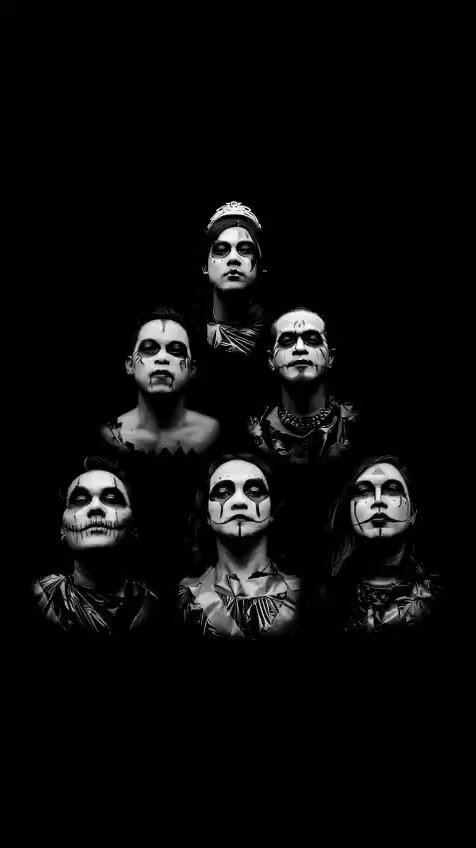 Kuburan Band "menghukum kakak tua" SLANK, ADA APA?? Cari Popularitaskah?? atau.. Gerakan Silent majority yang terkenal sering muncul terkait pihak yg diserang Slank? atau.. Mungkin rasa kekecewaan terhadap saudara sendiri yang merusak "kesakralan" rumah mereka dengan suatu hal yang dianggap menjijikan? yaitu Politik Kotor!! Silahkan komentar...