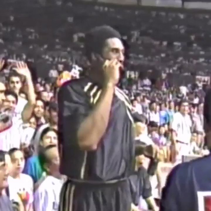 (1998) Young Kobe puts on a show for the crowd in the Philippines while on his Adidas promotional tour. This is awesome. ♾