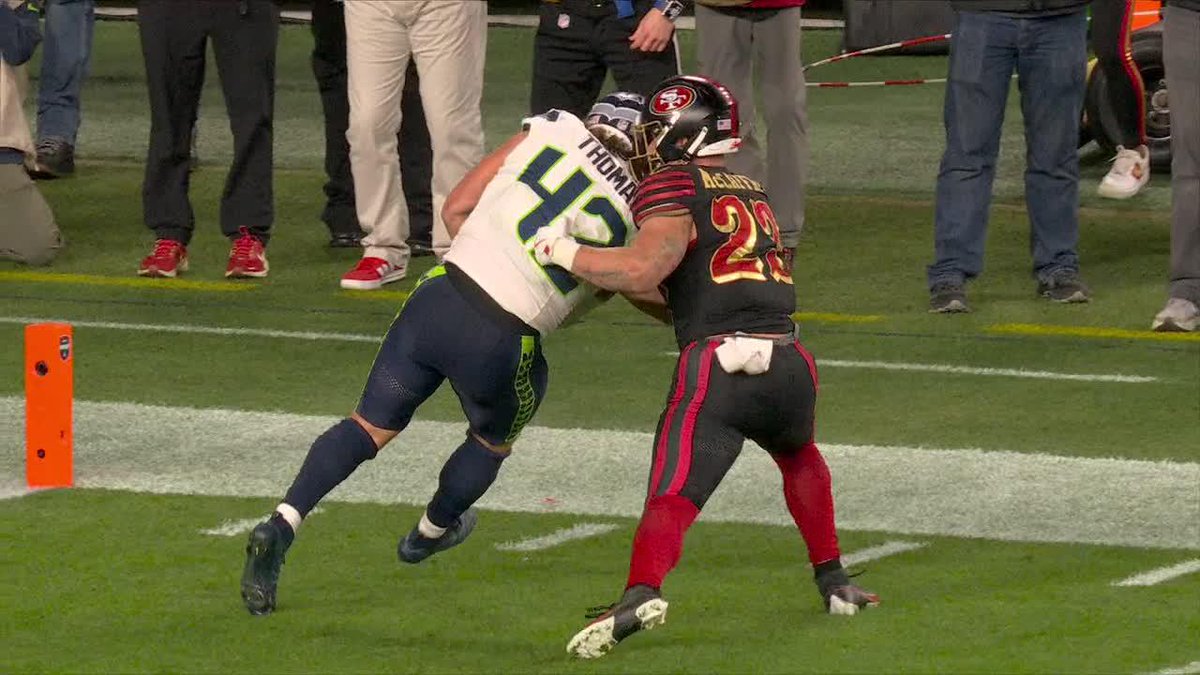 UNREAL INT BY THE SEAHAWKS! 😱 Drake Thomas picks off Brock Purdy after CMC bobbled the tipped pass ‼️