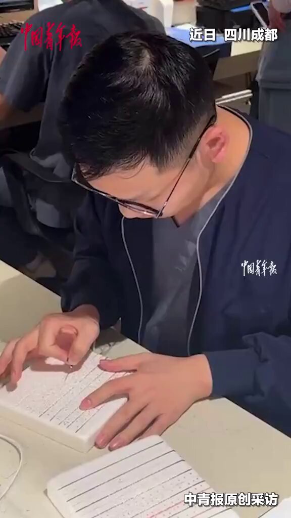 苦飞针采血绝技，就是为了让患者在采血时感觉不到疼痛！👍👍👍 他的初心就令人肃然起敬👏👏👏