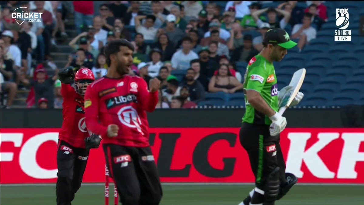 "HUGE WICKET!" 😳 Hassan Khan removes Glenn Maxwell for 1, and didn't Muhammad Rizwan love that! #BBL15