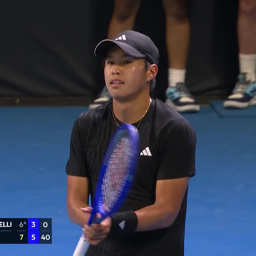 Picking up where he left off 👏 Learner Tien begins his 2026 season with a first-round win at the #BrisbaneInternational, defeating Camilo Ugo Carabelli 7-6 6-3 📈