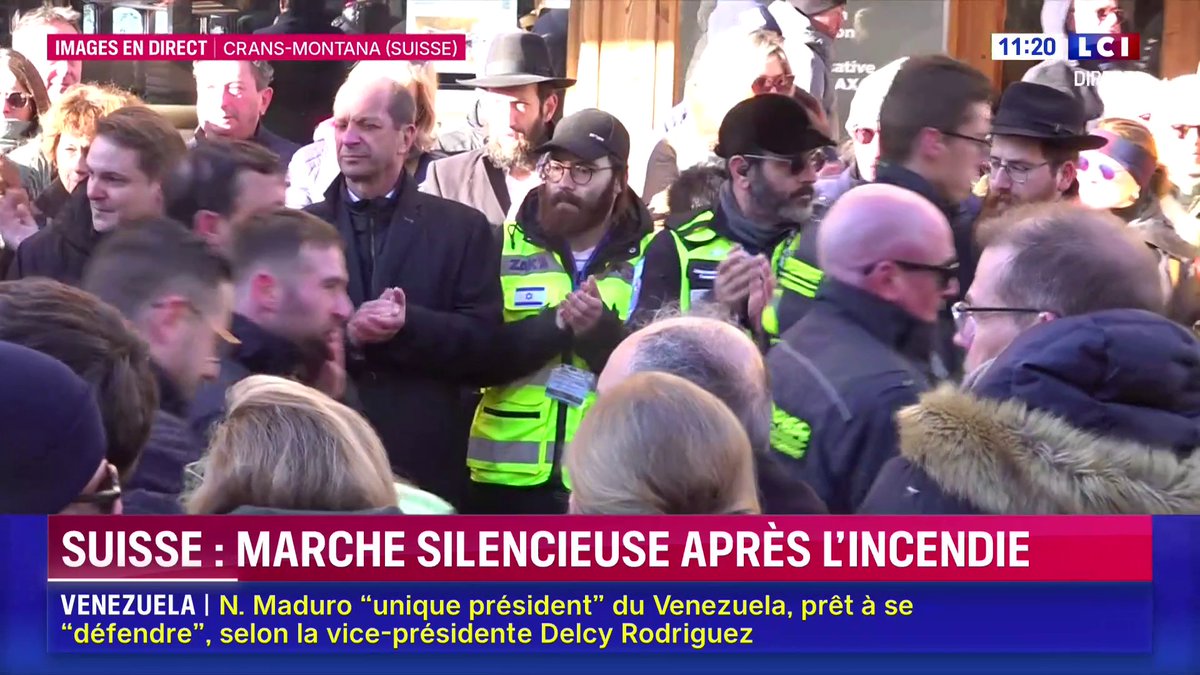 🔴 Incendie en Suisse : l'heure du recueillement pour les victimes à Crans-Montana Les services de secours, pompiers et policiers intervenus le soir de l'incendie mortel, ont été acclamés par la foule lors de la marche blanche. 📺 Notre édition spéciale sur LCI avec Anne-Chloé BOTTET