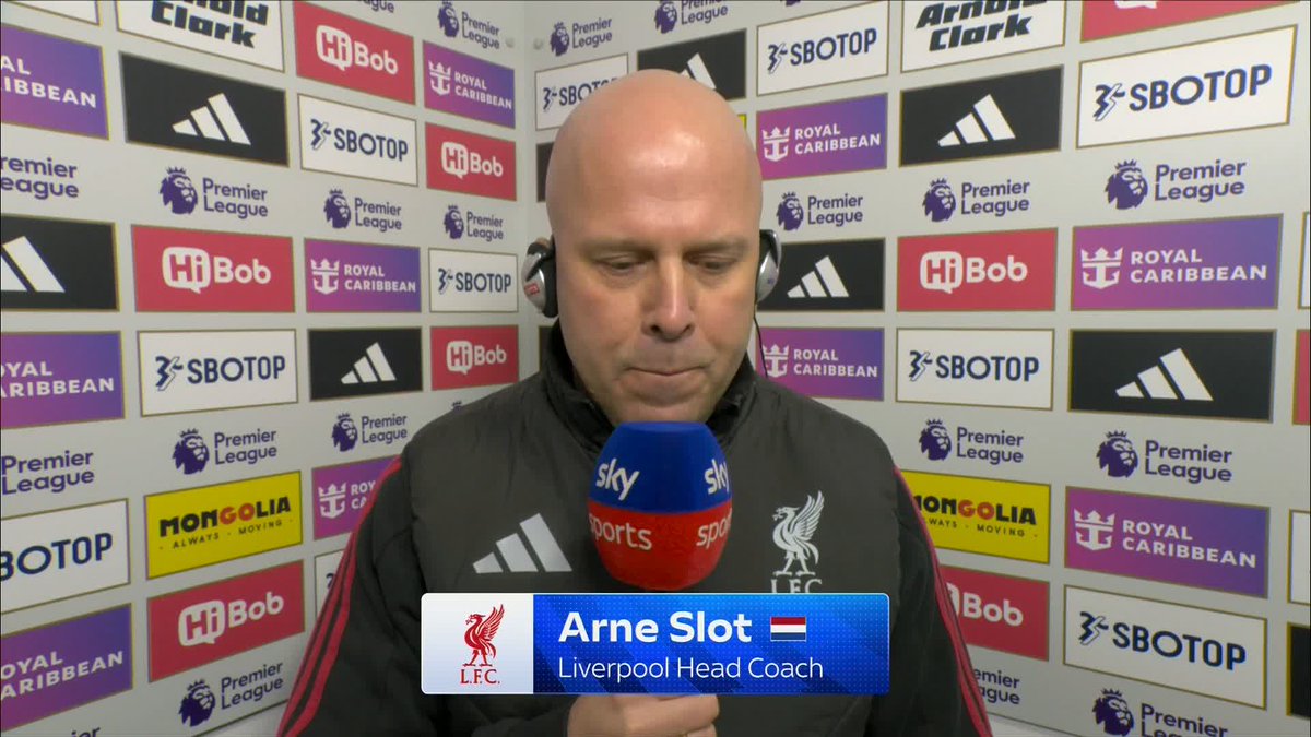 "He picked up a slight hamstring injury" Arne Slot explains why Hugo Ekitike is not in the Liverpool squad to face Fulham ⤵️