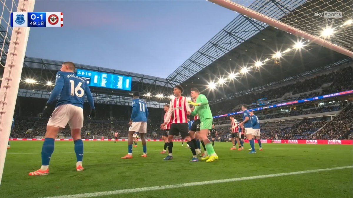 "They've got Everton right where they want them!" Brentford are 2-0 up at the Hill Dickinson stadium thanks to Nathan Collins 💥
