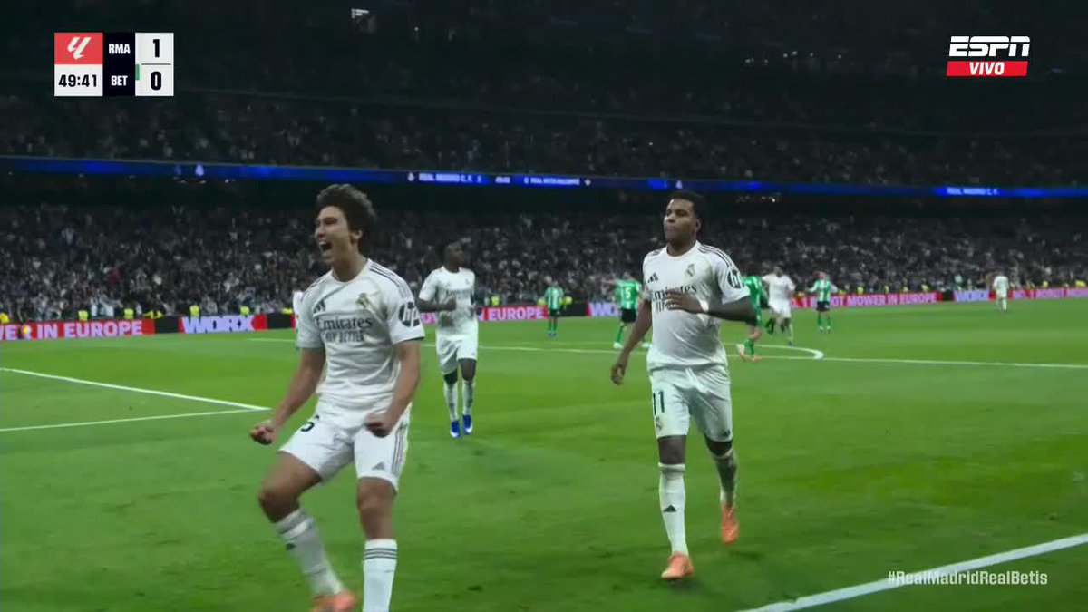 Golazo infernal de Gonzalo García. Real Madrid tiene a un gran goleador en este chico de 21 años. Tremenda volea.