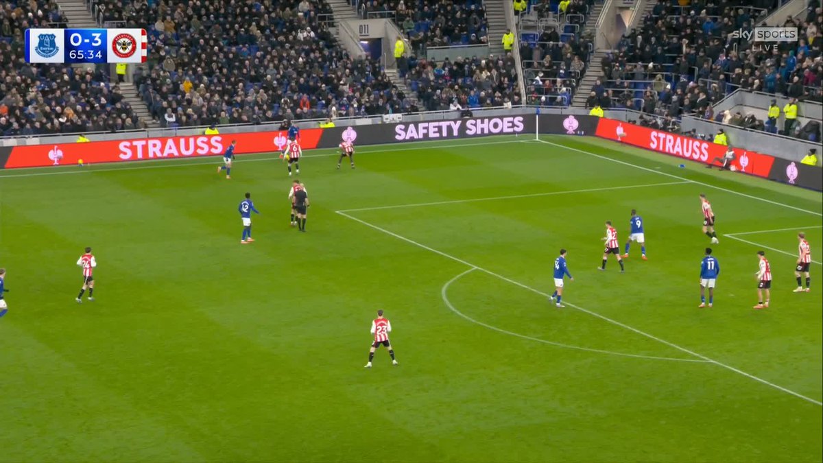 "Suddenly, Everton have a little bit of hope!" Beto heads home from Jack Grealish's cross 🎯