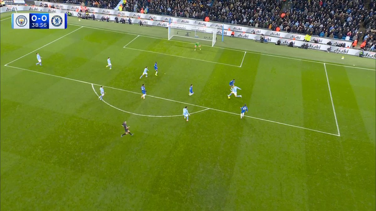 Erling Haaland denied a beauty by the woodwork! 🤏