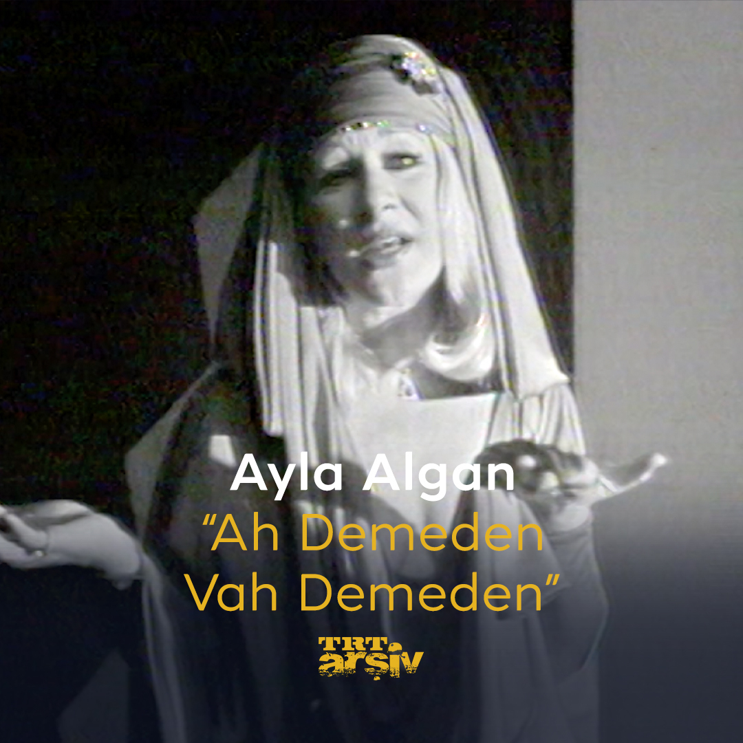 Geçtiğimiz yıl aramızdan ayrılan sinema oyuncusu ve şarkıcı #AylaAlgan’ı dinlemek üzere 1976 yılına dönüyoruz: “Ah Demeden Vah Demeden” 🎶