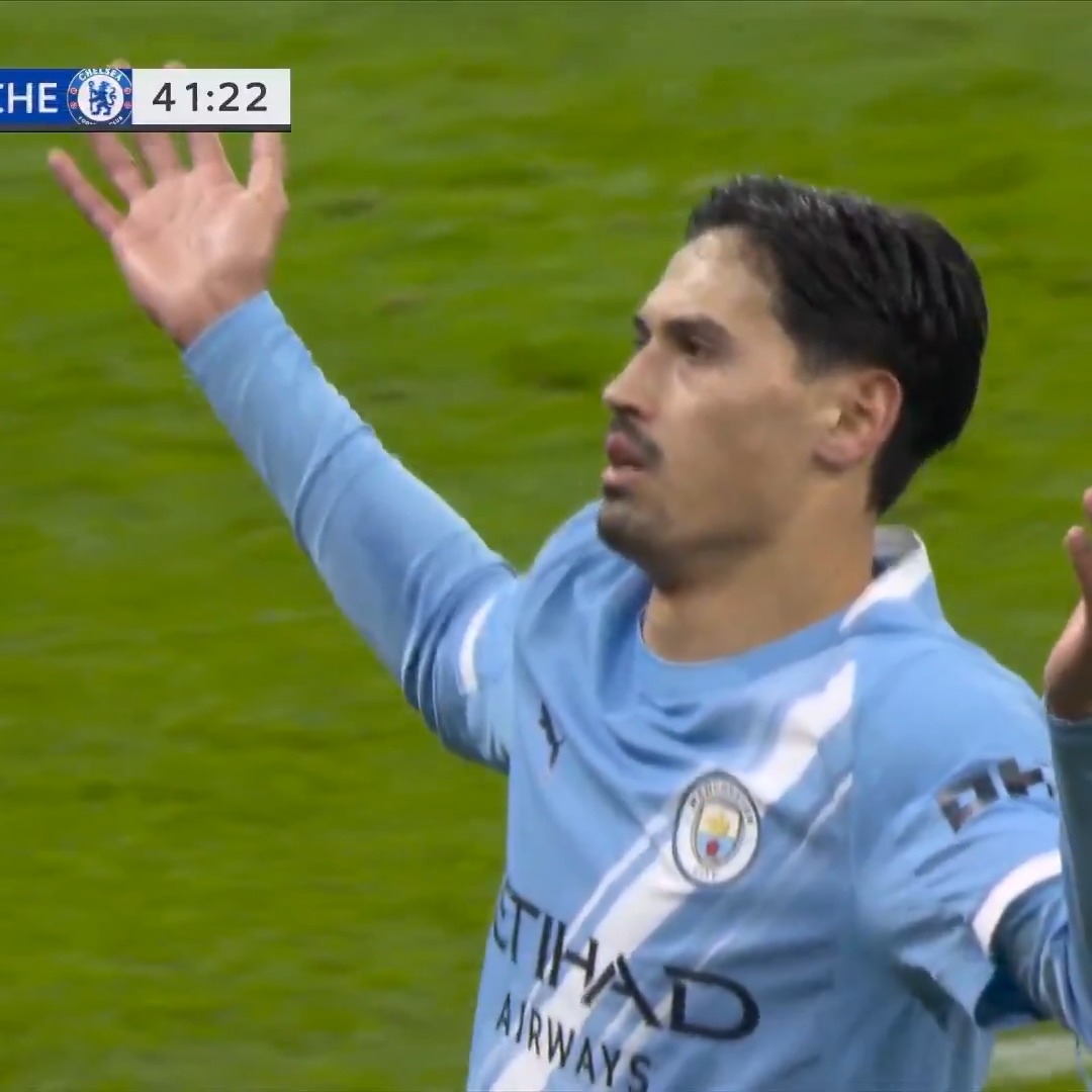 Man City strike first off the boot of Tijjani Reijnders. 💥