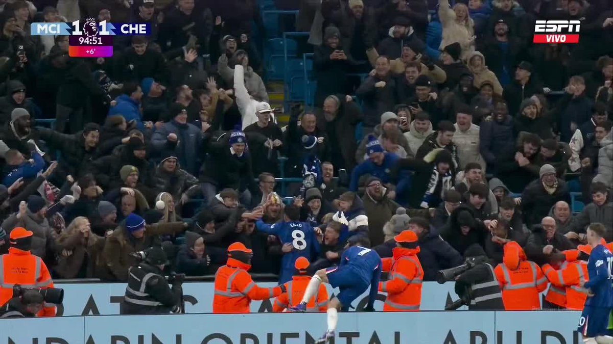🤯👏 Y ASÍ LO FESTEJÓ, METIÉNDOSE EN LA TRIBUNA CON LOS HINCHAS DEL CHELSEA.