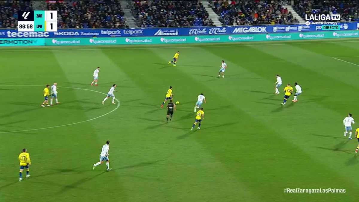 Mejor manera de debutar no hay. Luis García llevaba meses pidiendo un perfil que mejorase lo que ya había en el campo y ese es, sin duda, Estanis Pedrola. Jugador de muchos quilates. Muchísimos. UD Las Palmas