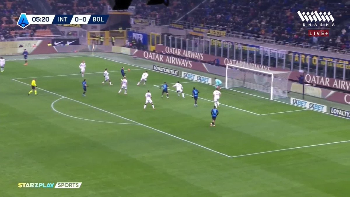 التهديد الأول من النيتزاوري 🔥 رافاجليا حارس بولونيا يتصدى لهدف التقدم من إنتر 🔵🧤 تابعوا المباراة وباقي مواجهات #الكالتشيو_على_شاشا ✨🇮🇹 اشترك الآن 📺