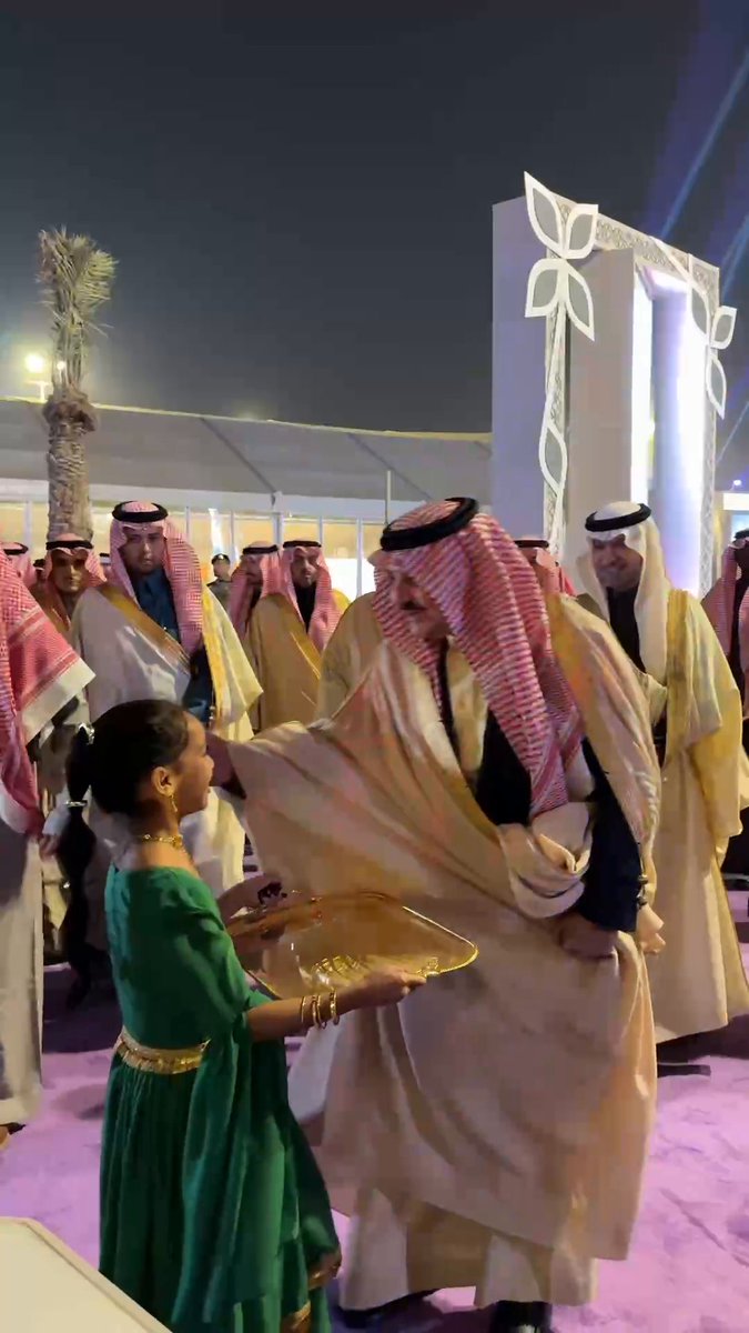 الأمير سعود بن نايف بن عبدالعزيز أمير #المنطقة_الشرقية يرعى مهرجان التمور ضمن تدشين حزمة مشاريع تنموية بمحافظة #الأحساء عبر: إياد القطان