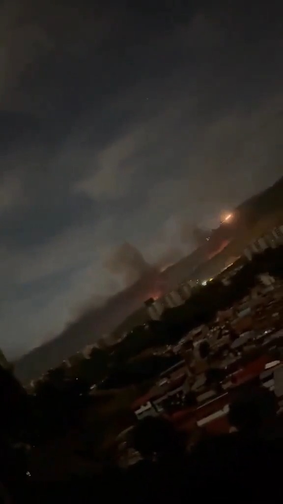 I mentioned yesterday that I thought it was odd that MANPADS weren't fired at our helicopters over Caracas as they have so many of them. Well, it seems that wasn't true. This video seems to show one being fired (likely an Igla as that's what they have the most of...) from the Fuerte Tiuna Military Complex in Caracas. Glad it didn't kill any of our men... #CityLife #venezuela #MANPAD #igla #160th #SOAR #delta #caracas #war #maduro