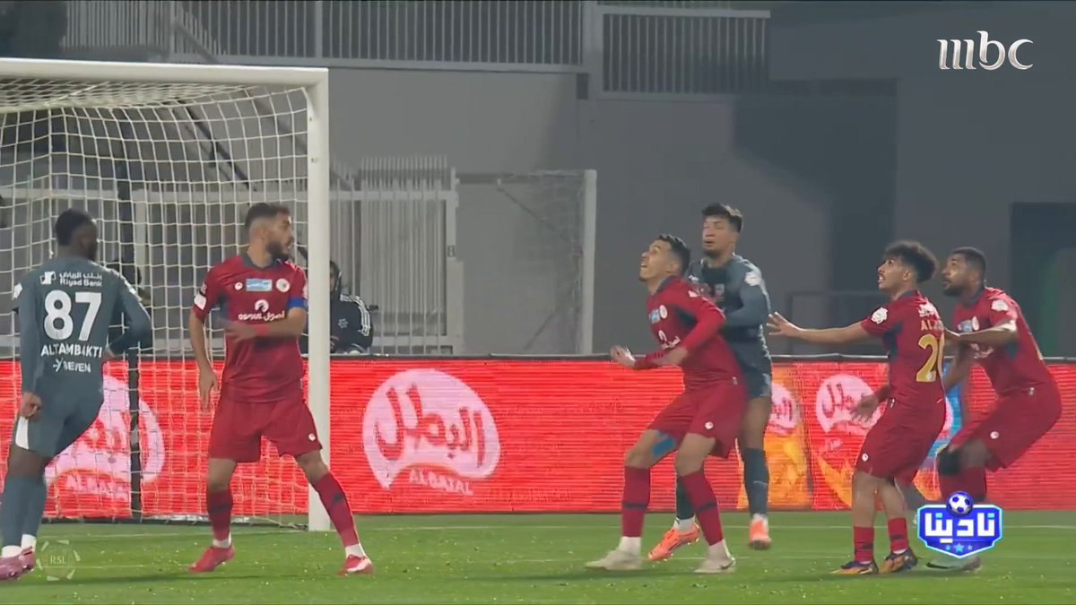 الخبير التحكيمي - فهد المرداسي: الحالات التحكيمية لمباراة ضمك VS الهلال د 32 لا توجد مخالفة للاعب ضمك مجاناً على شاهد برنامج #نادينا يوميا الساعة 11مساءً بتوقيت السعودية على #MBC1 لمتابعة البث المباشر