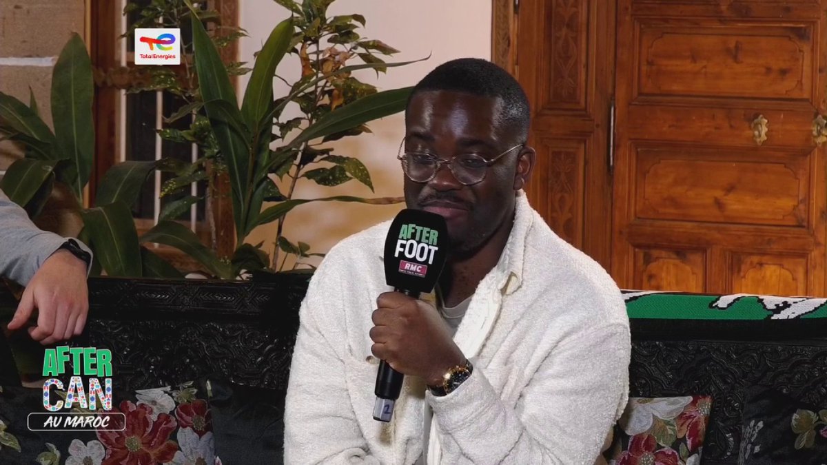 ❌🇲🇦 Samir, supporter marocain : "On est dégueulasses, on est nuls. Mais c'est normal car on a le Deschamps marocain. On ne peut pas jouer au foot avec Regragui. Et on s'en sort bien en fin de match... Il y avait penalty, même Gilbert Montagné le sait."