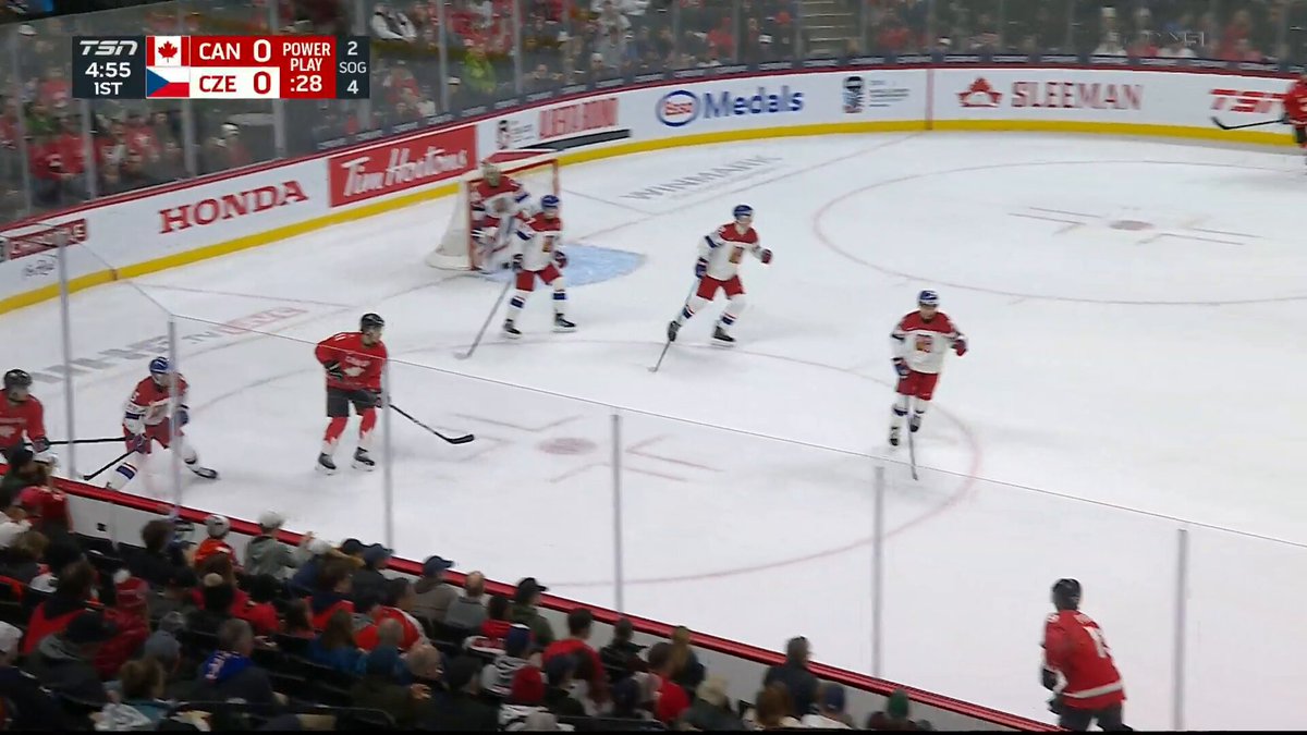BANG! TIJ IGINLA SCORES THE ICEBREAKER TO PUT CANADA ON THE BOARD! 😤🇨🇦 #WorldJuniors
