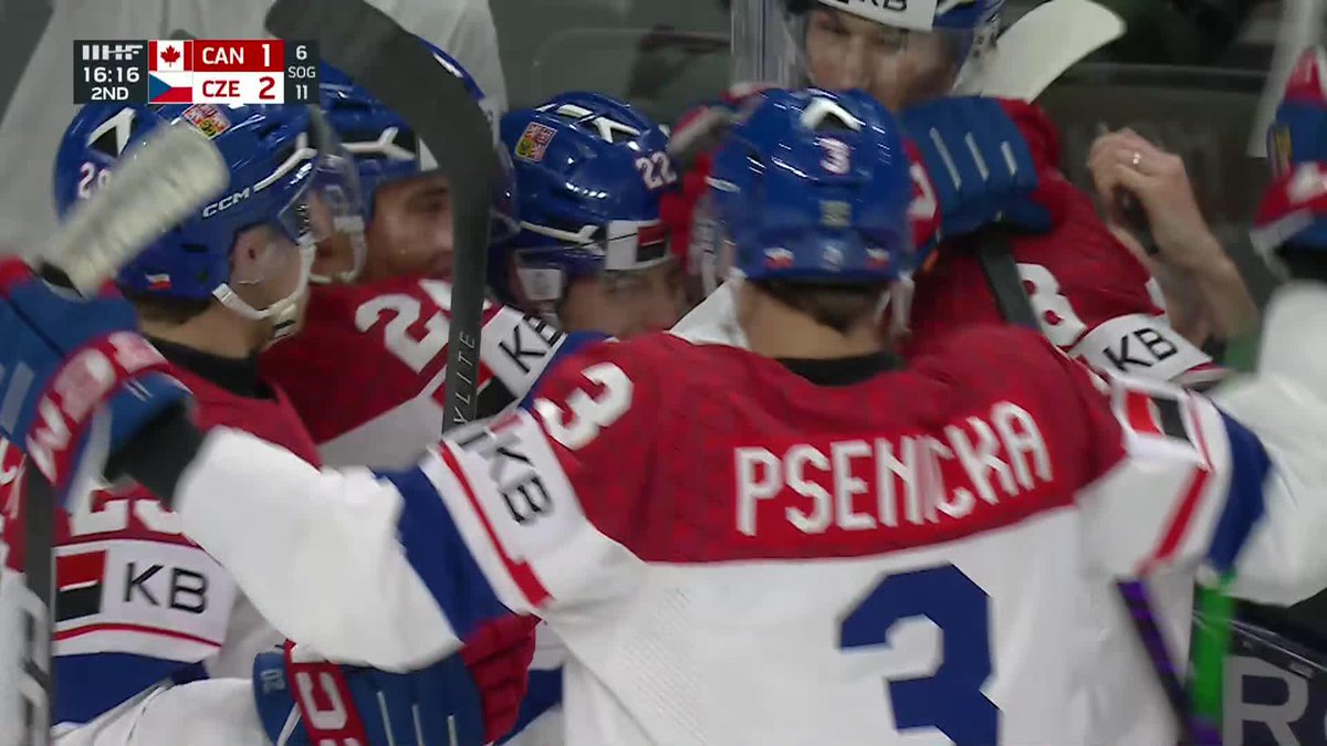 Adam Titlbach gives Czechia the lead 😤 #WorldJuniors #IIHF