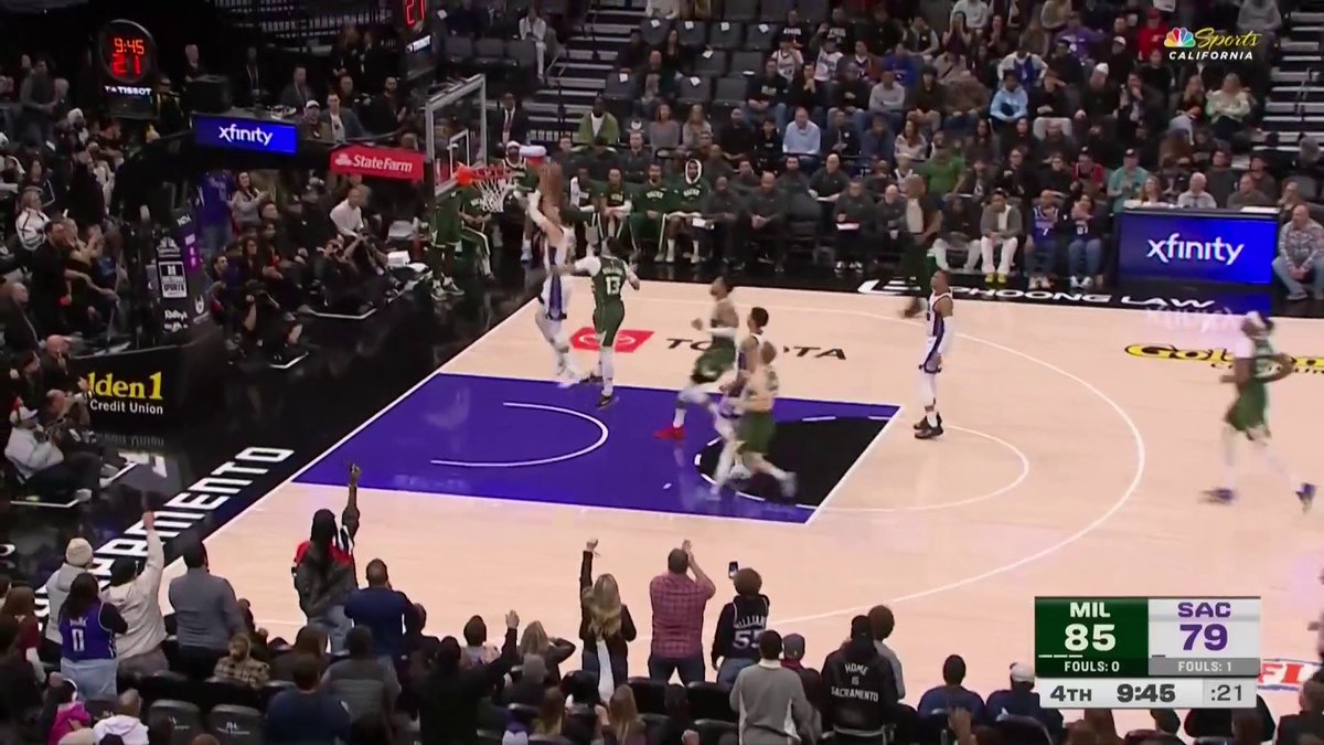 Russell Westbrook locking up Giannis in Year 18. 1of1 👀🔥 Russ should be on a contender 🔒