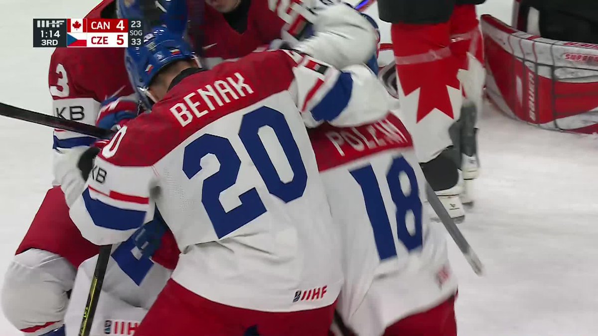 Tomas Poletin with that game-winning goal to send Czechia to the gold medal game 🙌 #WorldJuniors #IIHF