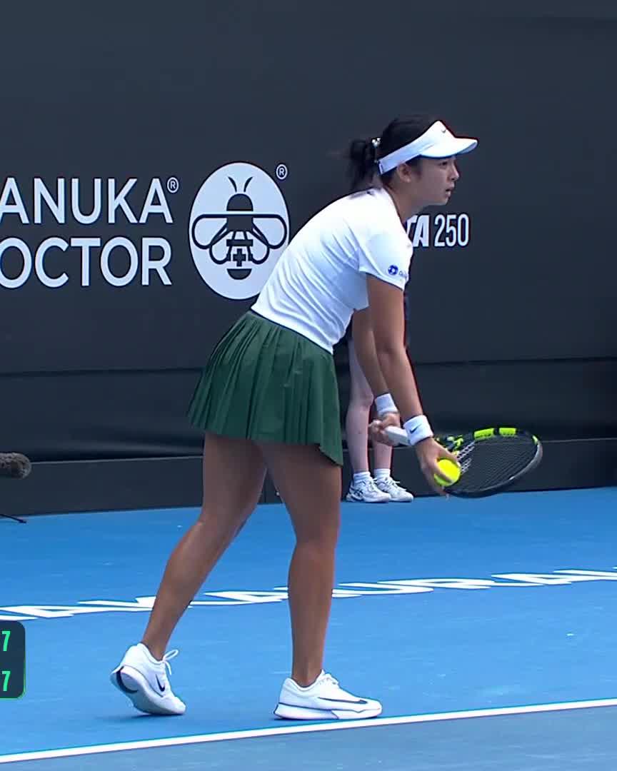 UN 🤯 BE 🤯 LIEVABLE 🤯 Alex Eala and Iva Jovic stun and entertain in their doubles match! #ASBClassic26