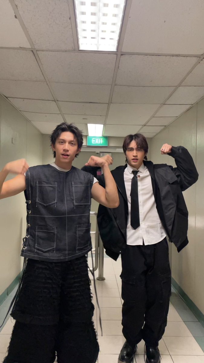 Kung may TDH last season, may big guys naman ngayon! 🔥💪🏻 WATCH: 'PBB Celebrity Collab Edition 2.0' ex-housemates #AntonVinzon and #IñigoJose hops on the "Big Guy" trend. 🎥: _inigo11 / TikTok #GMAPBBCollab