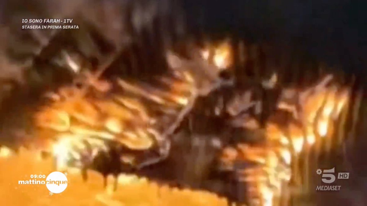 La strage di Crans-Montana: i nuovi video dell'incendio. L'istante in cui il fuoco propaga sul soffitto. #Mattino5