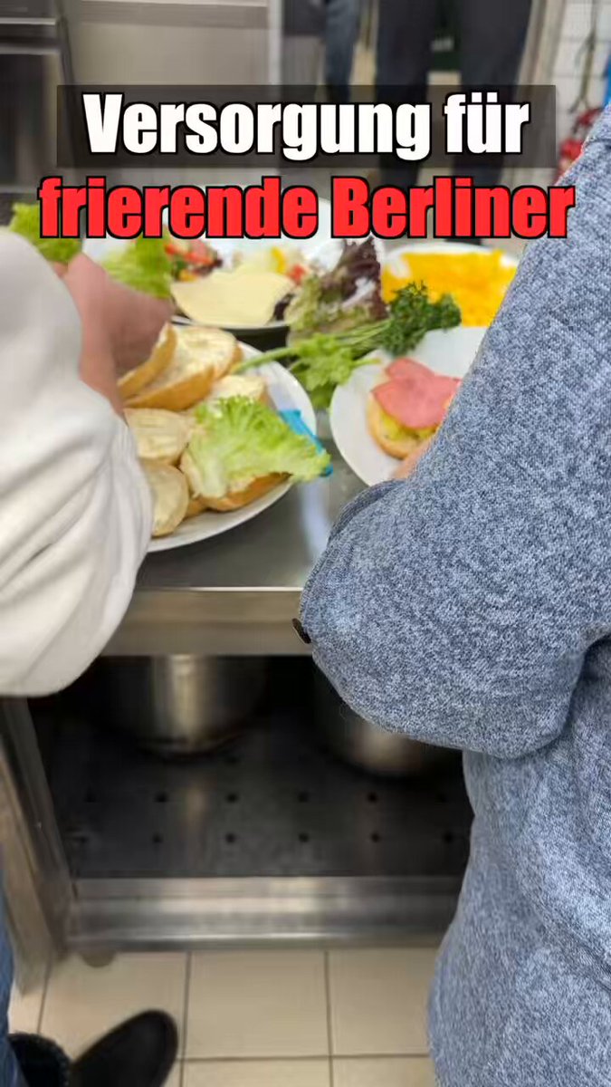 Wir liefern Nahrungsmittel ins Berliner Krisengebiet. Zehntausende Menschen sind von der Strom-Versorgung abgeschnitten, nachdem Linke einen Terroranschlag verübten. Wir haben beschlossen, vor Ort zu helfen. Warme Suppe, Brötchen, Tee, all das geht ins Krisengebiet. Der Berliner CDU-Bürgermeister pennt, die AfD Berlin handelt.