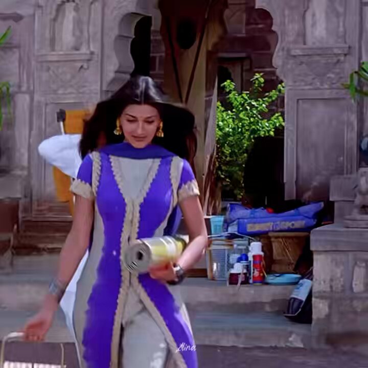 still thinking about sonali bendre’s outfits in hum saath saath hain.