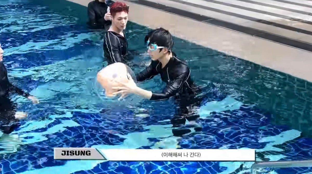 I AM ACTUALLY CRYING GUYS THEY GOT JISUNG AN INFLATABLE BEACH BALL TO HELP HIM LEARN SWIMMING