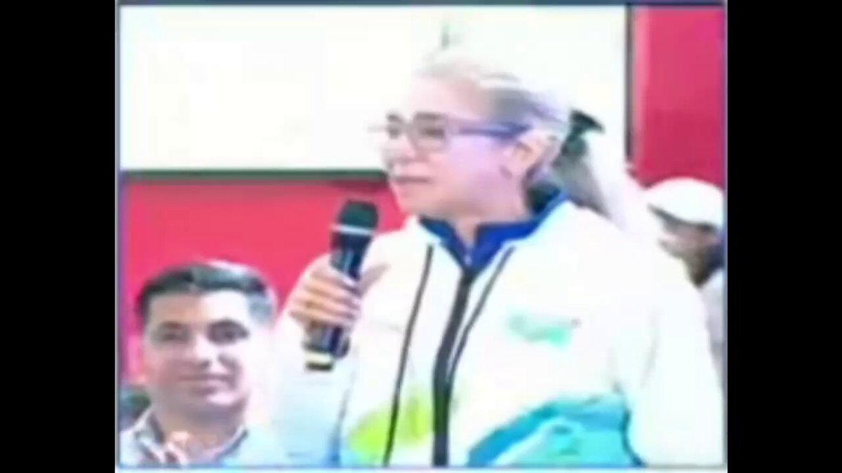 Se acuerdan cuando a Cilia Flores, la esposa de Nicolás Maduro, se le salió la dentadura en vivo? Tantos millones robados y no se puedo pegar los dientes. Jajajajajajajajajajajajajajajajajajajajaj