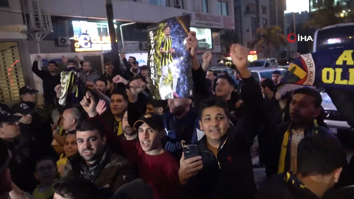 Başkanımız Sadettin Saran, gördüğü herkesle selamlaşıyor.. 😅