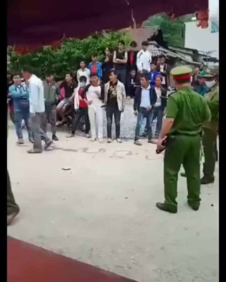 VN đang xây dựng XHCN. Làm theo năng lực, hưởng theo nhu cầu. Không làm mà cũng có ăn. Người dân làm, các anh ra lấy miễn phí về cho vợ con ăn 😁. Chỉ khác với bọn cướp là các anh có thẻ Đảng và được bảo kê. Nhật Ký Yêu Nước
